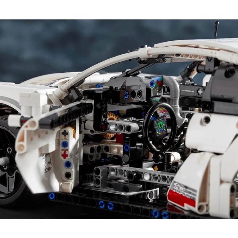 Mô hình Lắp ráp xe POSCHE 911 tỷ lệ 1:10 với hơn 1580+ pcs