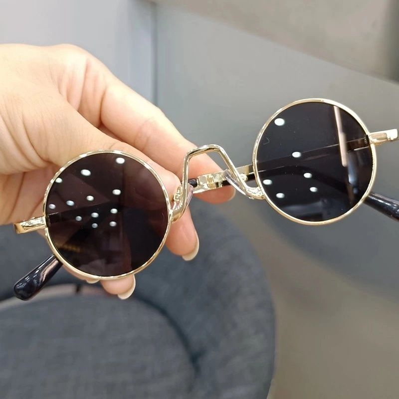 Kính Mát Gọng Nhỏ Phong Cách Hàn Quốc Cổ Điển Kèm Dây Đeo Sợi Xích Thời Trang Cho Nữ