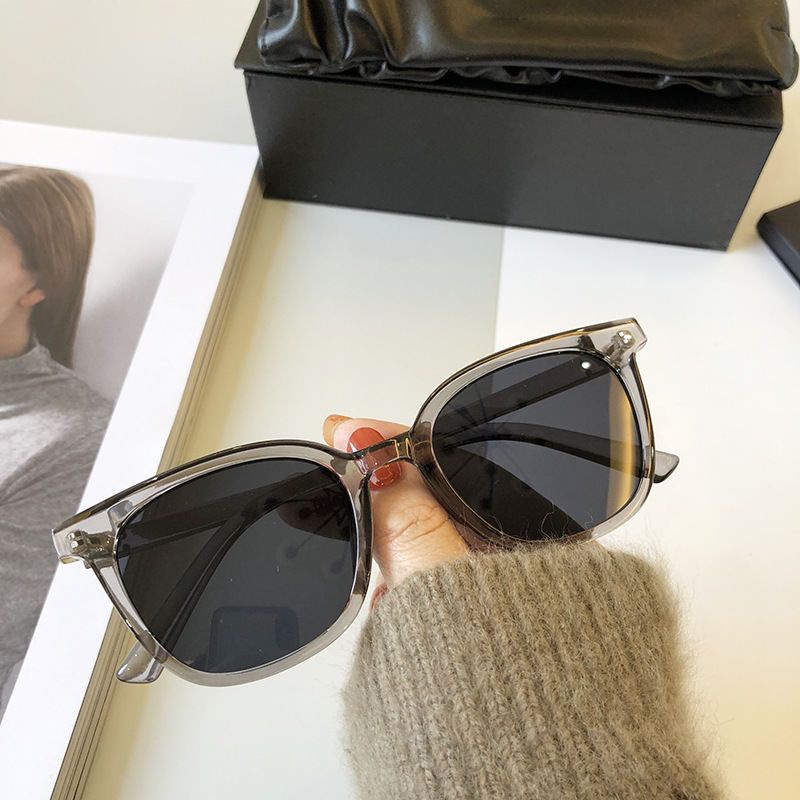 Kính Mát Gọng Đen Tròng Nâu Chống Tia UV Phong Cách retro Mỹ Cao Cấp Cho Nữ