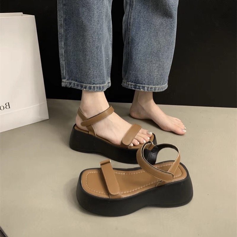 Giày sandals đế xuồng quai dán mảnh