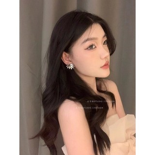 khuyên vành tai đá