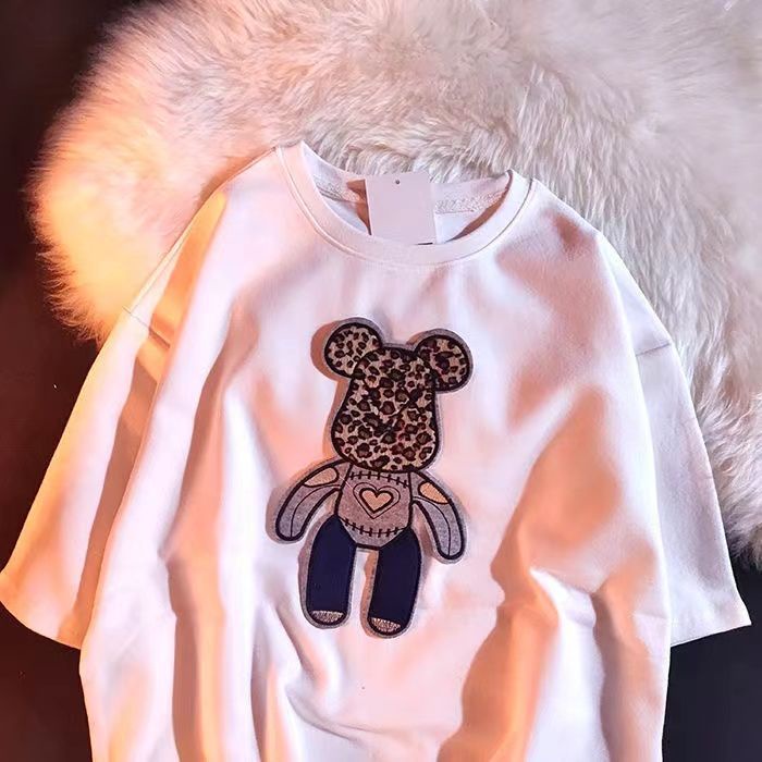 Áo Thun Nữ Ngắn Tay Cổ Tròn Thêu Hình Gấu Và Da Báo Phong Cách Mới