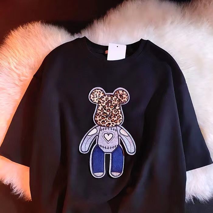 Áo Thun Nữ Ngắn Tay Cổ Tròn Thêu Hình Gấu Và Da Báo Phong Cách Mới