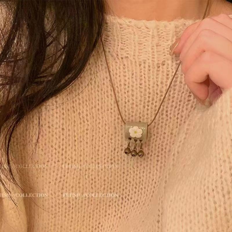 Dây Chuyền Mặt Bướm Và Chuông Gốm Phong Cách Dân Tộc Cổ Điển Dành Cho Nữ