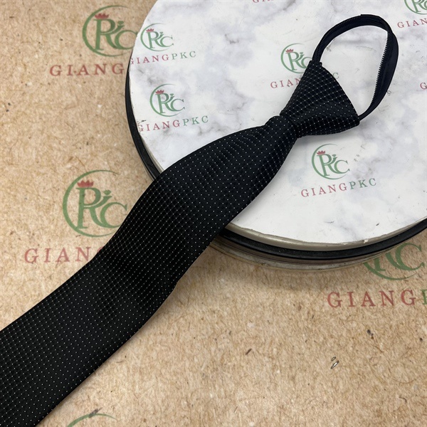 Cà vạt nam màu đen chấm mẫu thắt sẵn dây kéo 8cm sang trọng t5- PKC