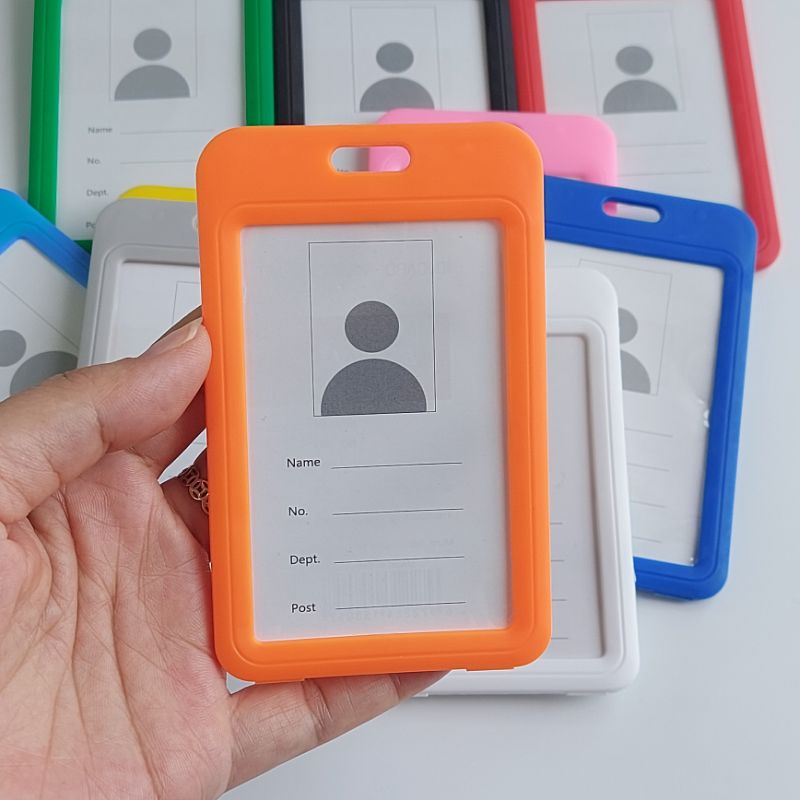 Bảng tên, thẻ đeo nhân viên, bao đựng thẻ hai mặt trong suốt nhiều màu sắc, kích thước bao thẻ 7 x 11 cm