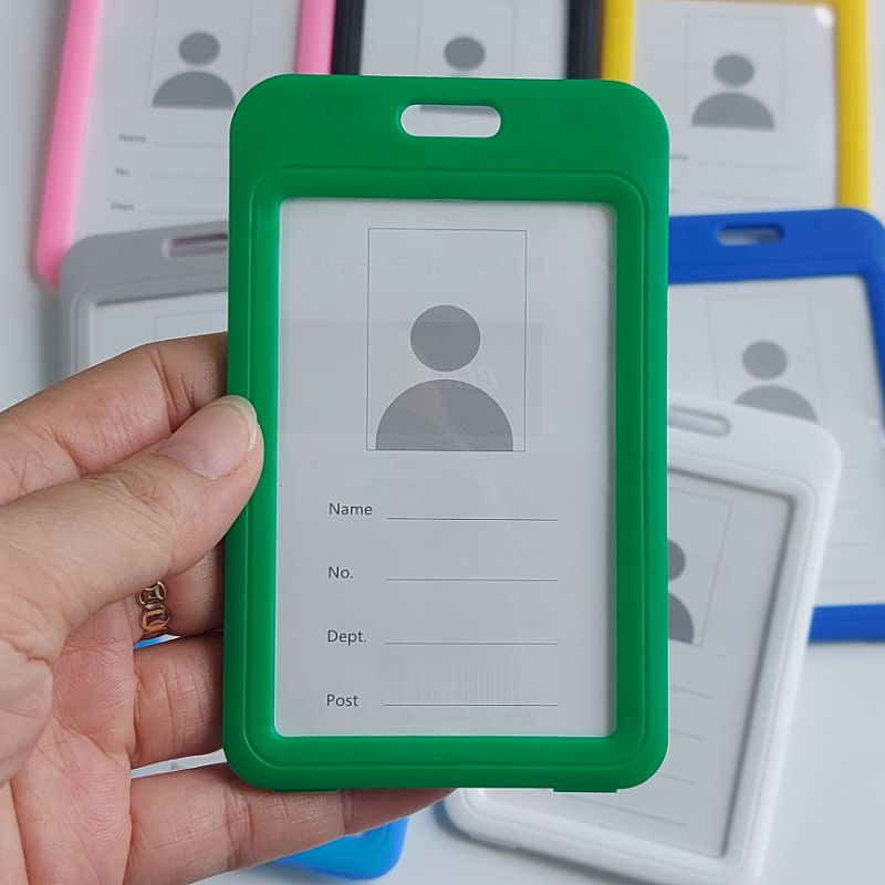 Bảng tên, thẻ đeo nhân viên, bao đựng thẻ hai mặt trong suốt nhiều màu sắc, kích thước bao thẻ 7 x 11 cm