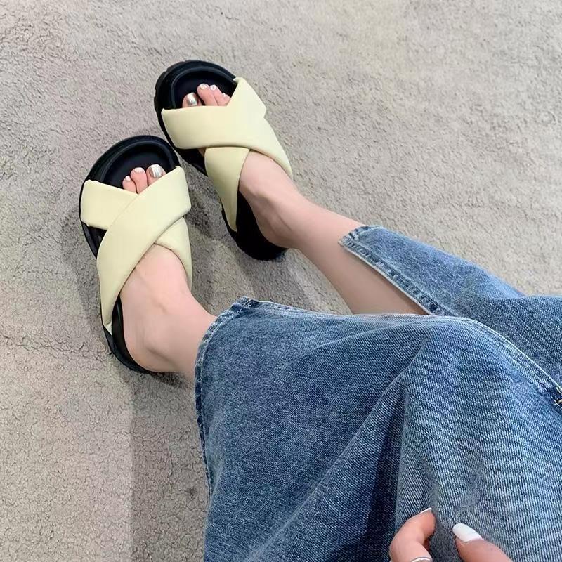 Dép đế xuồng Mang dép bánh mì chéo