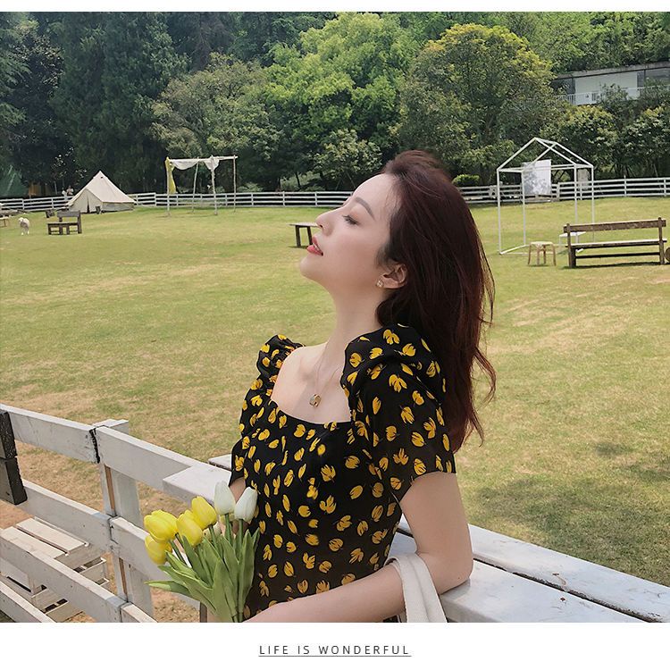 Đầm Hoa Cổ Vuông Tay Phồng Xẻ Tà Màu Đen Phong Cách Pháp Thời Trang Xinh Xắn Cho Nữ