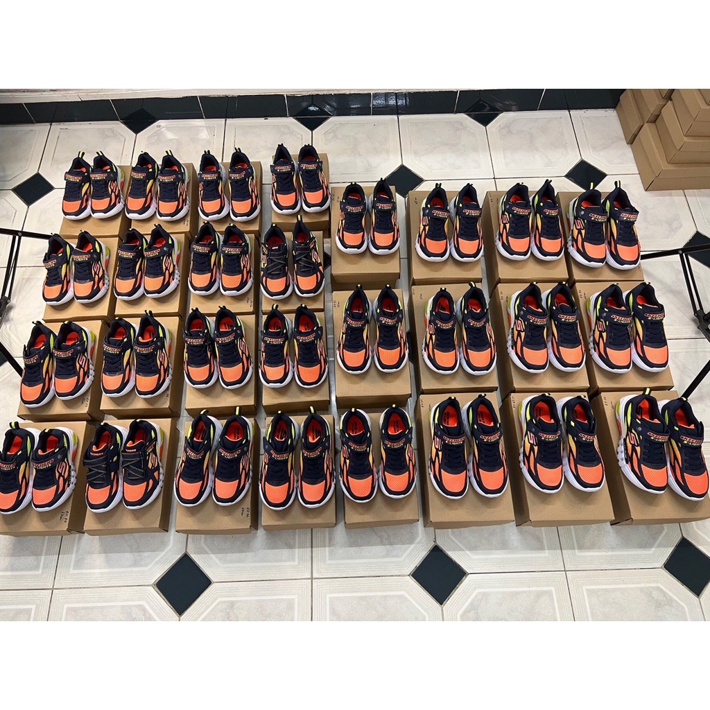 Giầy thể thao phối màu cam neon Skechers size 30 - 36.5