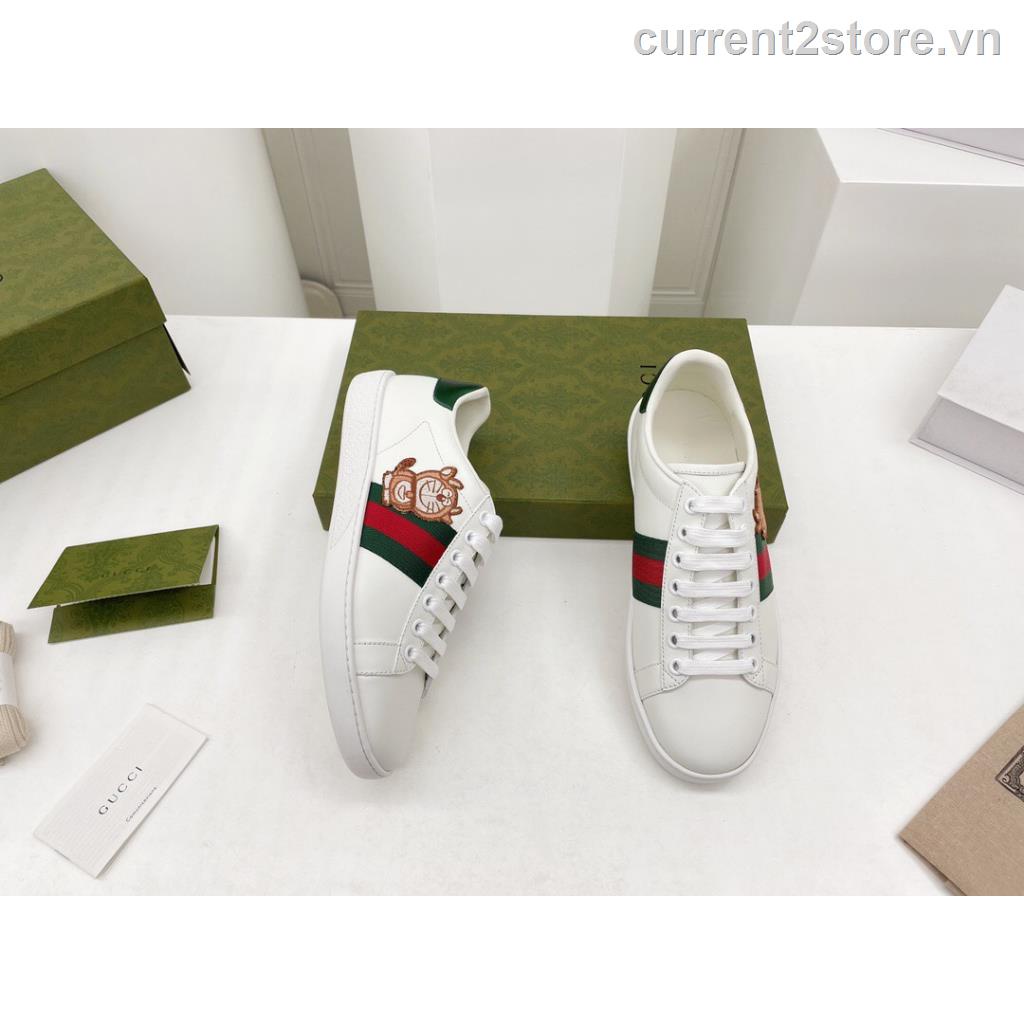 Giày Thể Thao Gucci Mũi Tròn Cột Dây Thêu Hình Ong Nhỏ Màu Trắng Thời Trang 2023