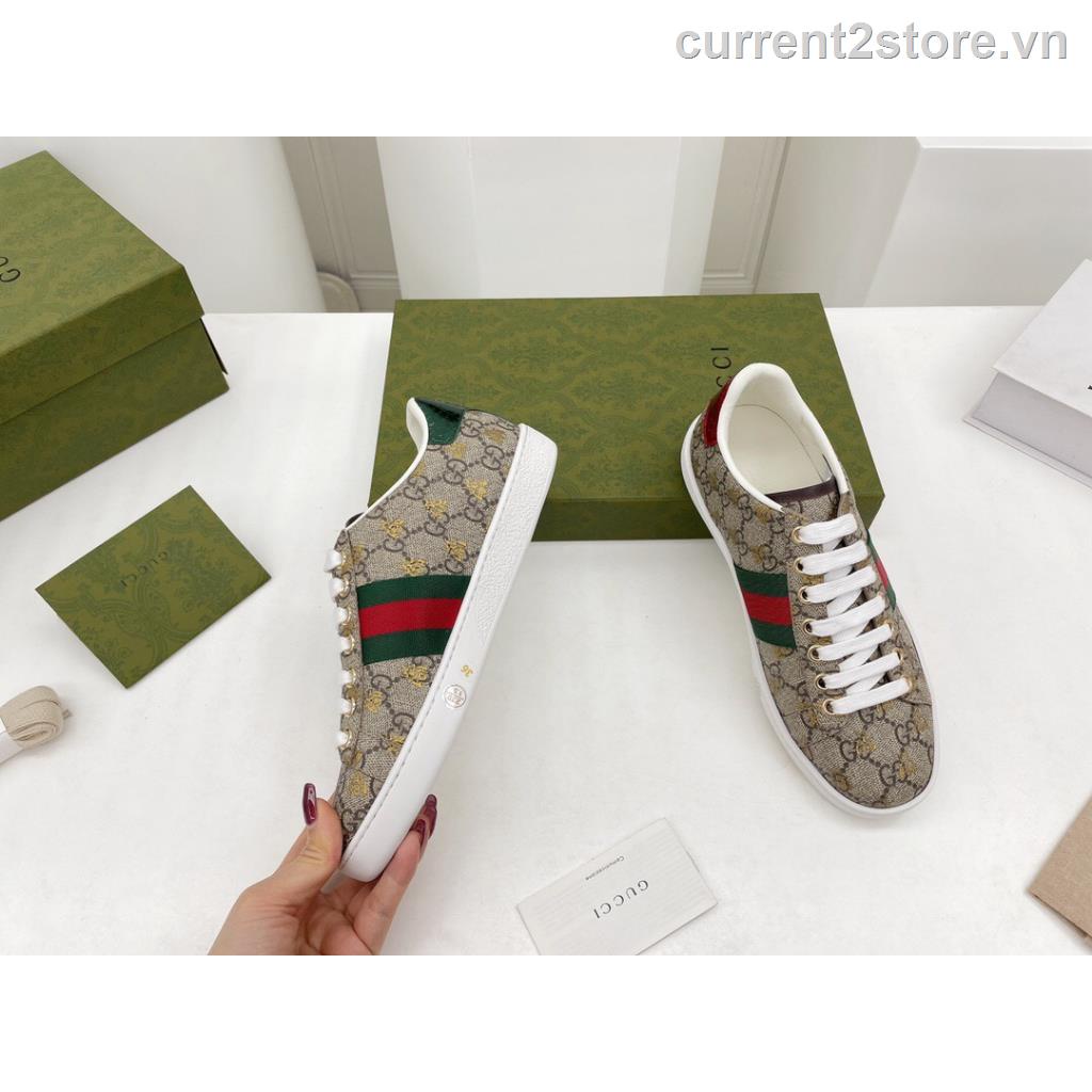 Giày Thể Thao Gucci Mũi Tròn Cột Dây Thêu Hình Ong Nhỏ Màu Trắng Thời Trang 2023