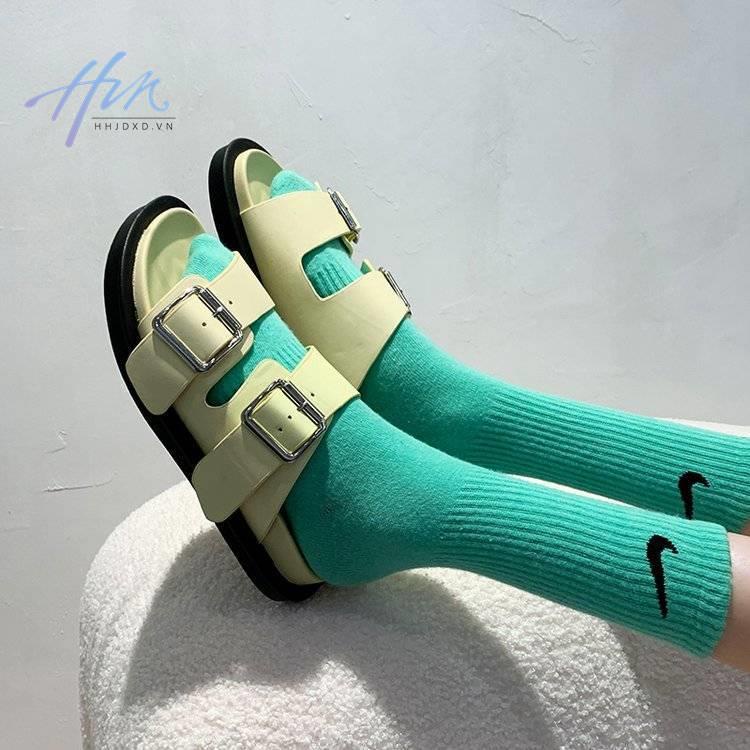 Dép Sandal Hở Ngón Đế Phẳng Dày Dặn Phối Khóa Kim Loại Thời Trang Mùa Hè 2022