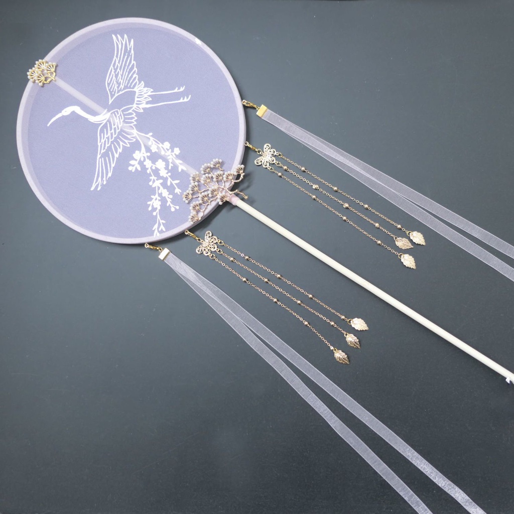 Quạt Tre Tay Cầm Dài Phối Tua Rua Phong Cách Cổ Điển