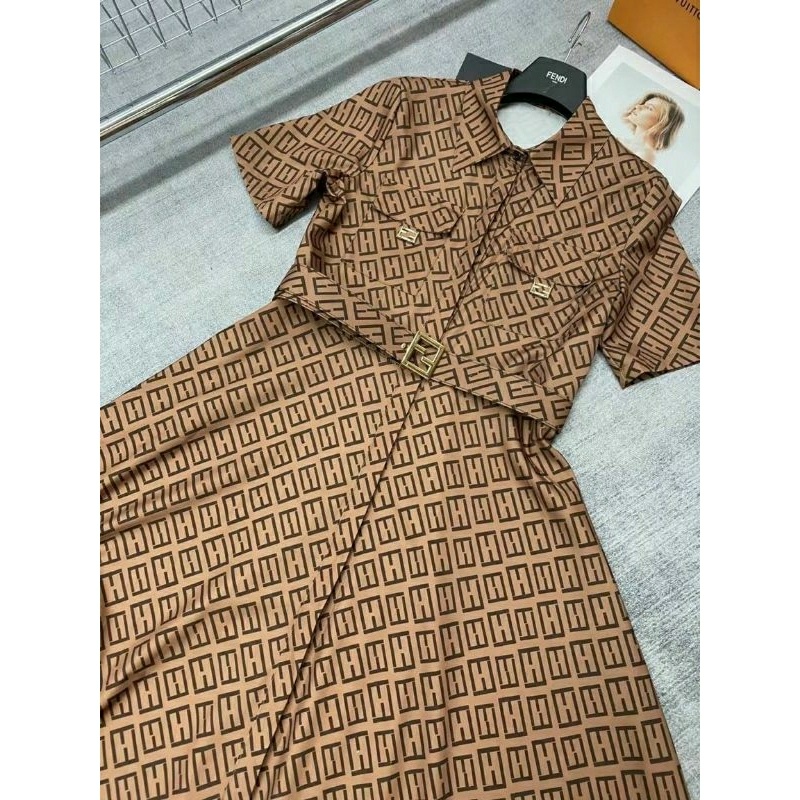 Hàng nhập - Đầm dáng xòe lụa in chữ cái kèm belt, váy xòe cổ peter cài nút 2 túi ngực [NNQB110523]