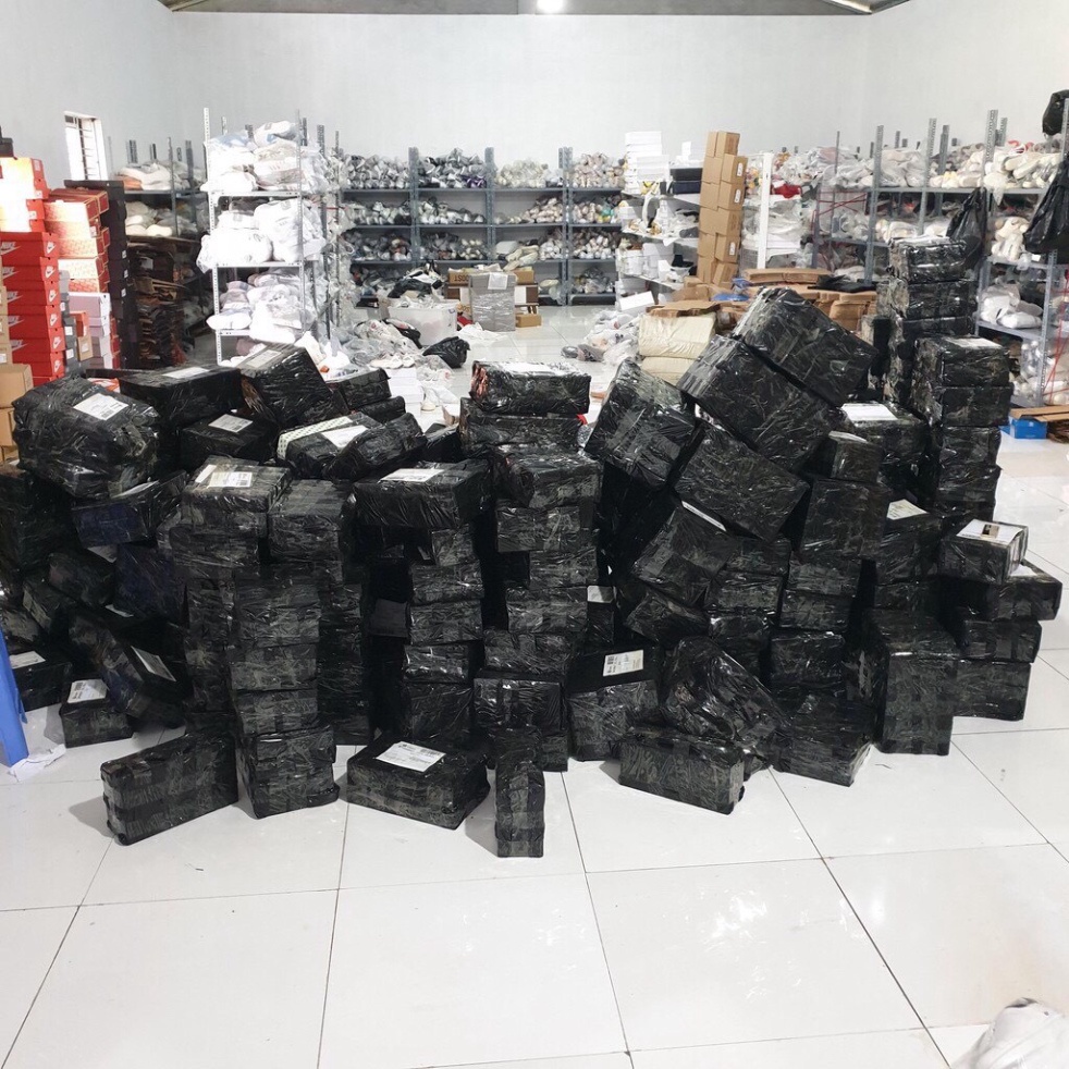 Giày sneaker MLB Chunky Liner NY New York Yankees Màu Xanh, Đen, La Cổ Thấp Cực Kỳ chất cho nam nữ dễ phối đồ | BigBuy360 - bigbuy360.vn