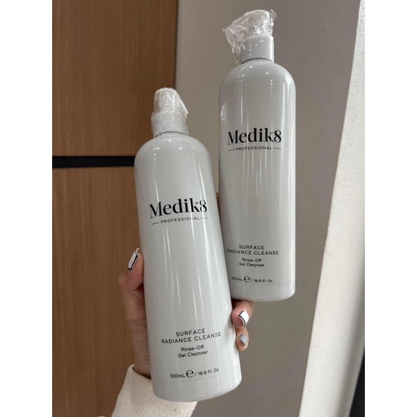 Sữa rửa mặt Medik8 Surface Radiance Cleanse chứa AHA/BHA sạch sâu 150 / 500ml