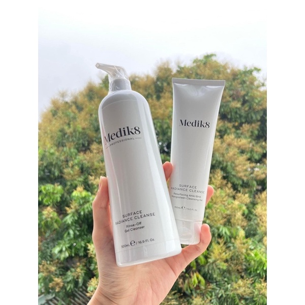 Sữa rửa mặt Medik8 Surface Radiance Cleanse chứa AHA/BHA sạch sâu 150 / 500ml
