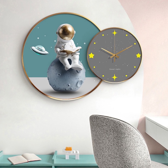 Bộ 2 Tranh Tráng Gương + Đồng Hồ Kim Trôi Phi Hành Gia Sang Trọng Và Hiện Đại Phù Hợp Với Nhiều Không Gian Sống .
