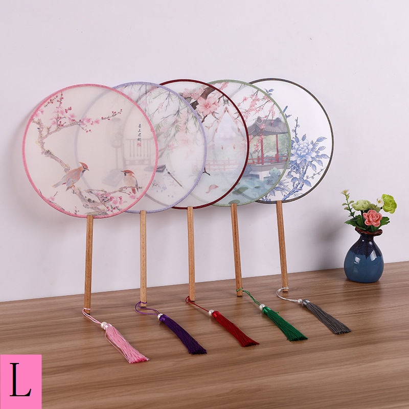 Quạt Múa Cung Điện Tay Cầm Bằng Gỗ Phối Dây Tua Rua Bằng Lụa Trong Suốt Phong Cách Cổ Điển Cho Nữ