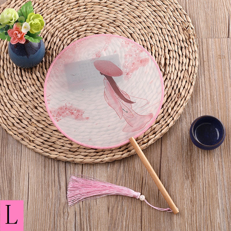 Quạt Múa Cung Điện Tay Cầm Bằng Gỗ Phối Dây Tua Rua Bằng Lụa Trong Suốt Phong Cách Cổ Điển Cho Nữ