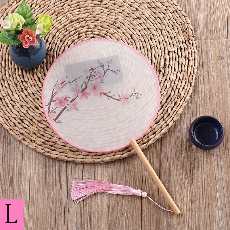 Quạt Múa Cung Điện Tay Cầm Bằng Gỗ Phối Dây Tua Rua Bằng Lụa Trong Suốt Phong Cách Cổ Điển Cho Nữ