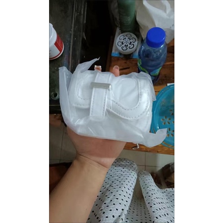 Túi đeo mini màu trắng thiết kế nhỏ xinh