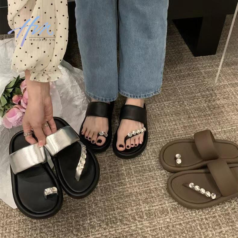 Dép Xỏ Ngón Mùa Hè 2023 Đế Dày Đính Đá Thoải Mái Dễ Phối Đồ Phong Cách Mới Cho Nữ