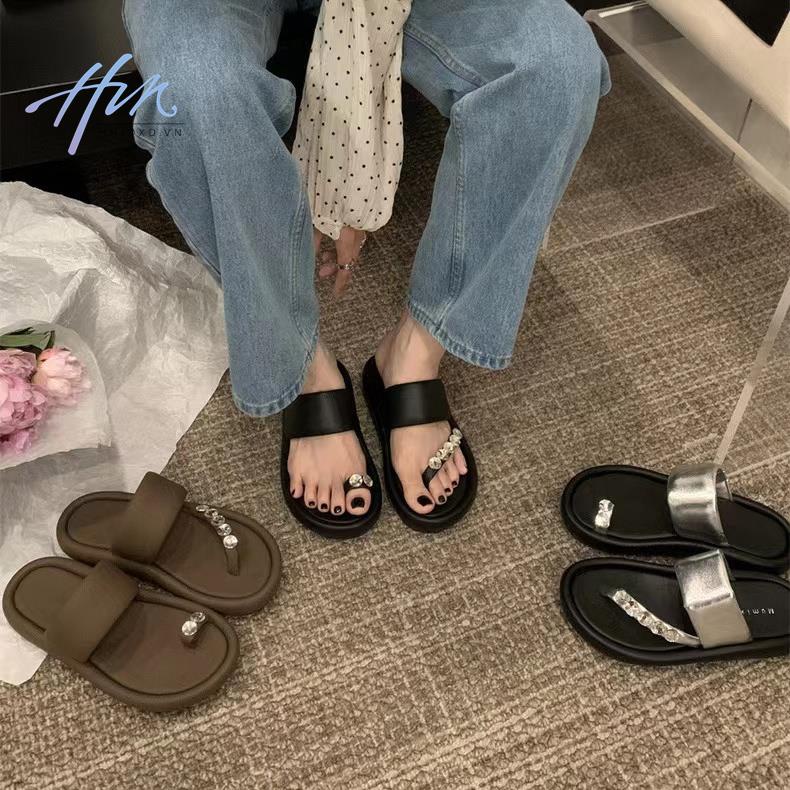 Dép Xỏ Ngón Mùa Hè 2023 Đế Dày Đính Đá Thoải Mái Dễ Phối Đồ Phong Cách Mới Cho Nữ
