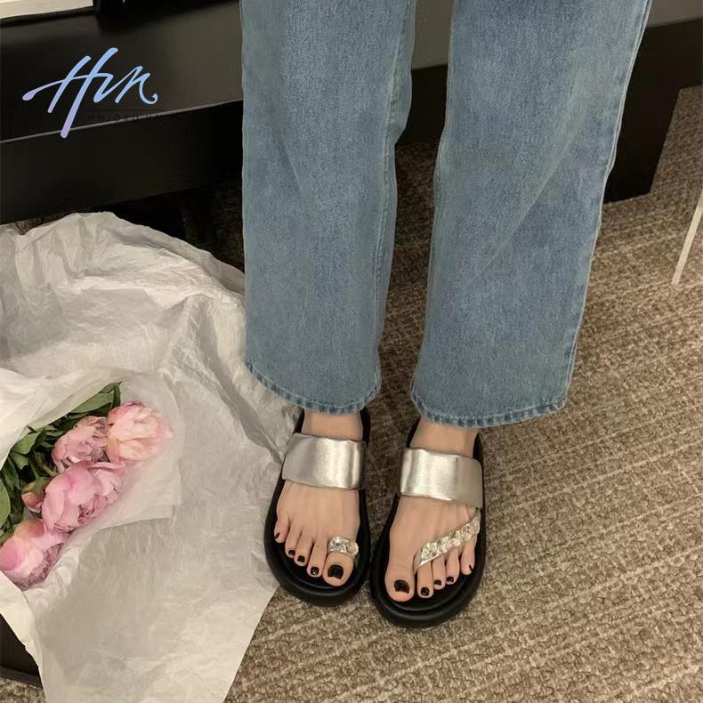 Dép Xỏ Ngón Mùa Hè 2023 Đế Dày Đính Đá Thoải Mái Dễ Phối Đồ Phong Cách Mới Cho Nữ