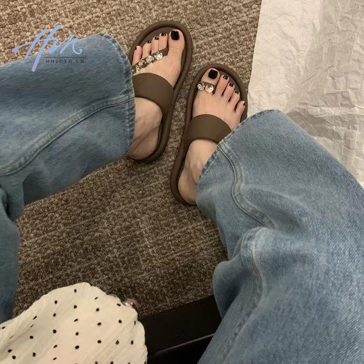 Dép Xỏ Ngón Mùa Hè 2023 Đế Dày Đính Đá Thoải Mái Dễ Phối Đồ Phong Cách Mới Cho Nữ