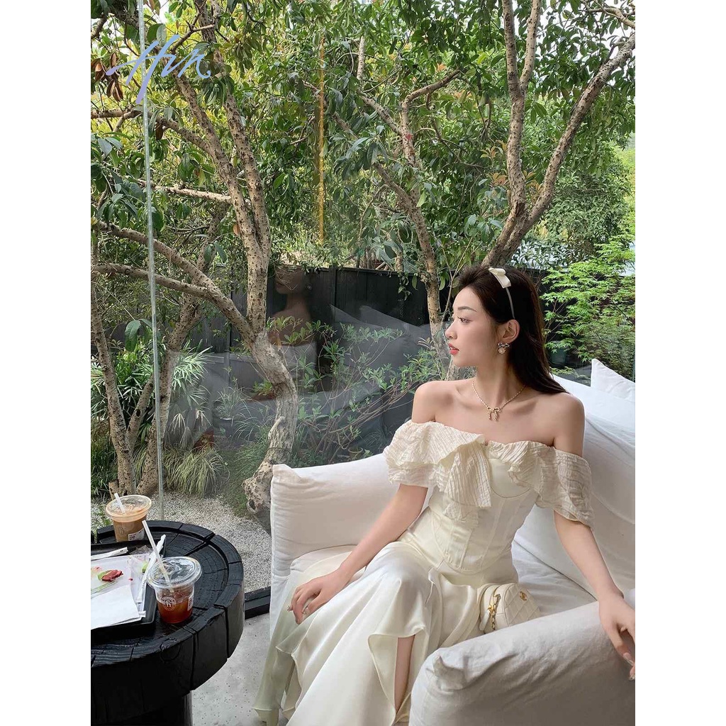 Áo Kiểu Trễ Vai Dáng Chữ u Viền Bèo Nhún Phong Cách Pháp Ngọt Ngào Cao Cấp