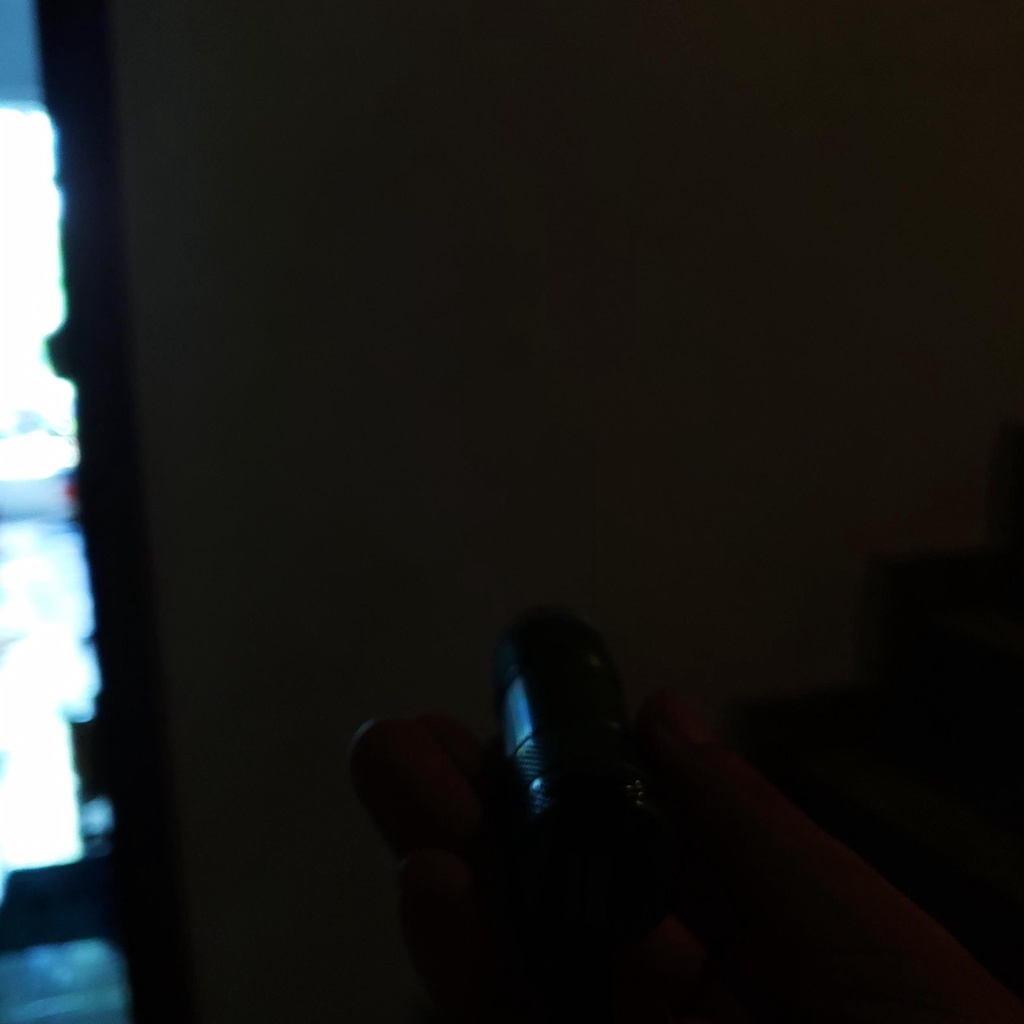 Đèn pin led mini dùng pin sạc hoặc pin tiểu