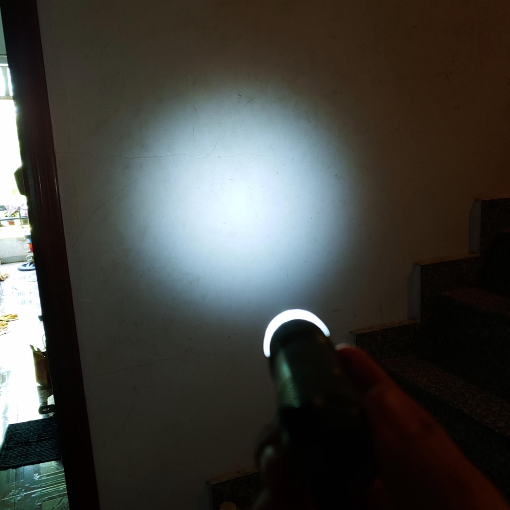 Đèn pin led mini dùng pin sạc hoặc pin tiểu