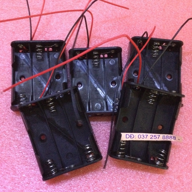 khay đựng 3 viên pin 1.5V giá cho 5 chiếc
