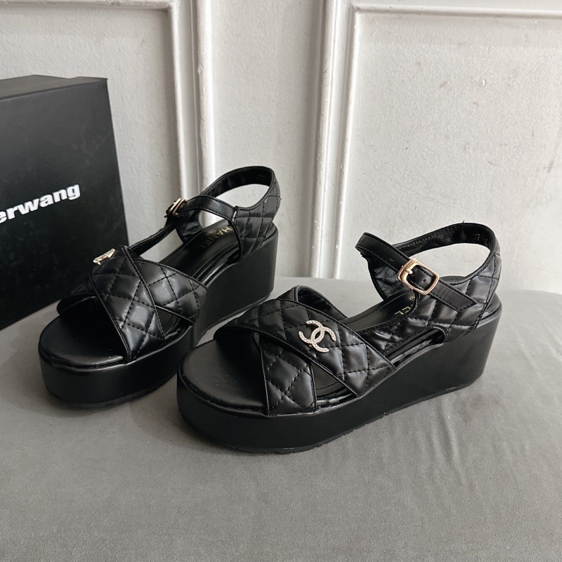 Sandal đế xuồng quai chéo Channel da lì mềm