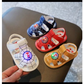 Dép tập đi siêu nhân nhện Spiderman cho bé trai bé gái có đèn led có kèn kêu tit tit