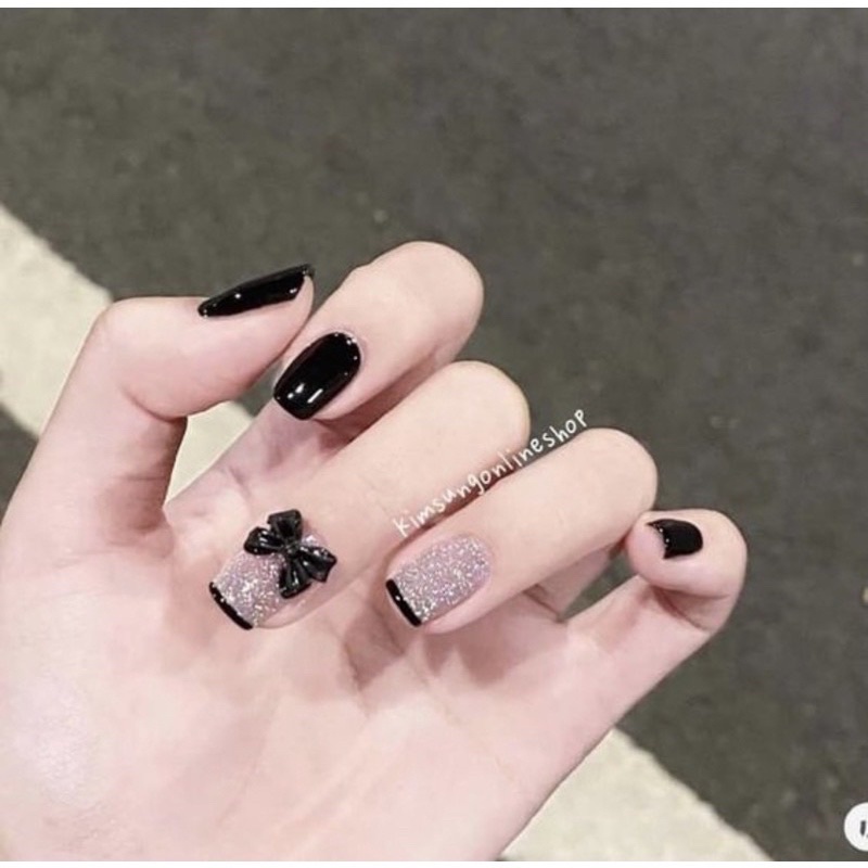 Nail Box thiết kế Vuông ngắn Đen nơ.