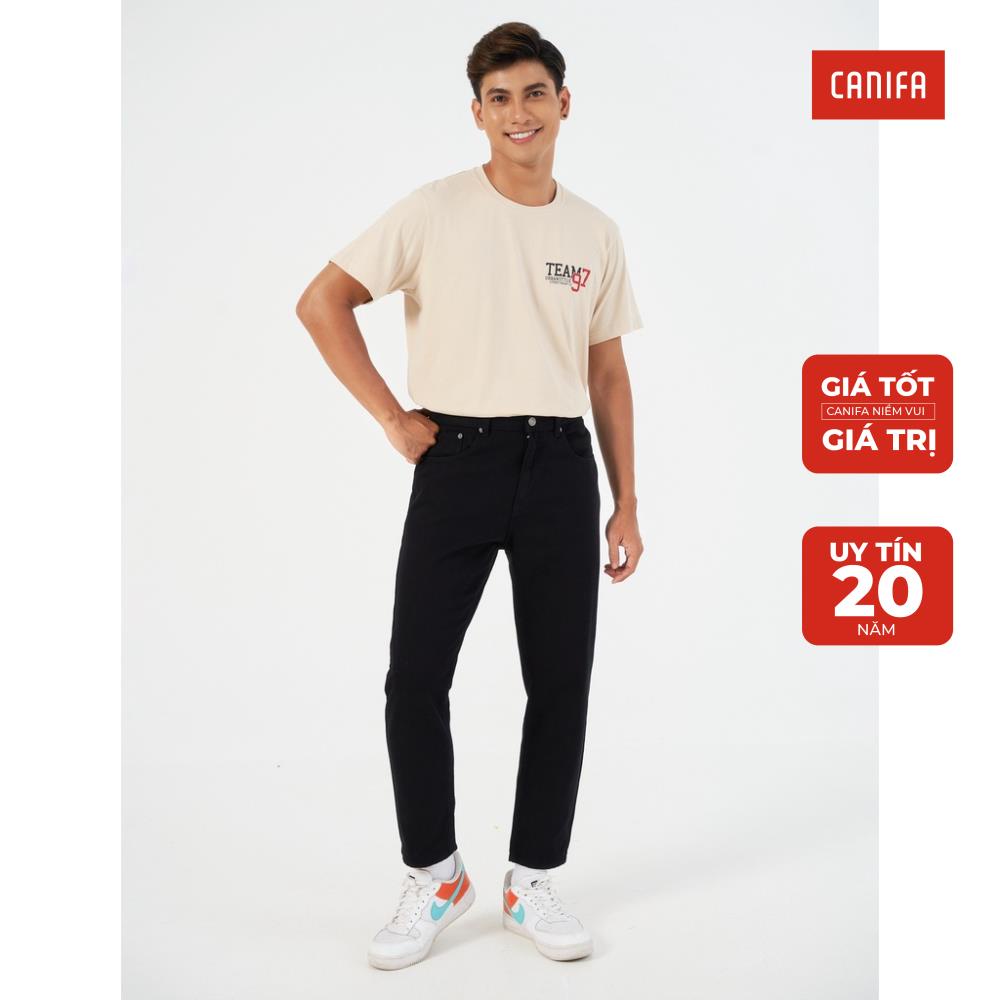 Áo phông nam CANIFA cổ tròn, tay cộc, in chữ nhỏ. Chất liệu 100% cotton 8TS22S012
