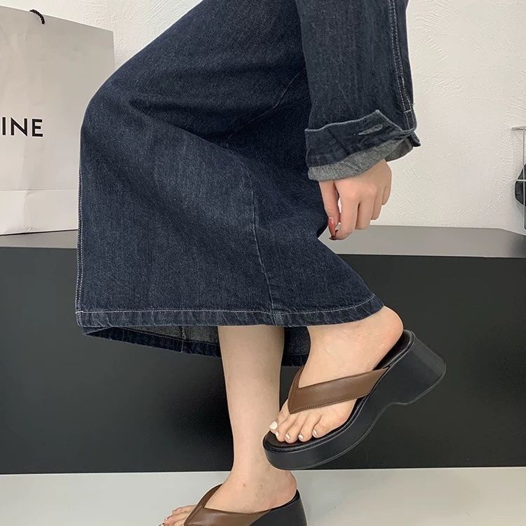 Dép đế cao nữ dáy dày chữ người kéo mô hình mới dốc và giải trí