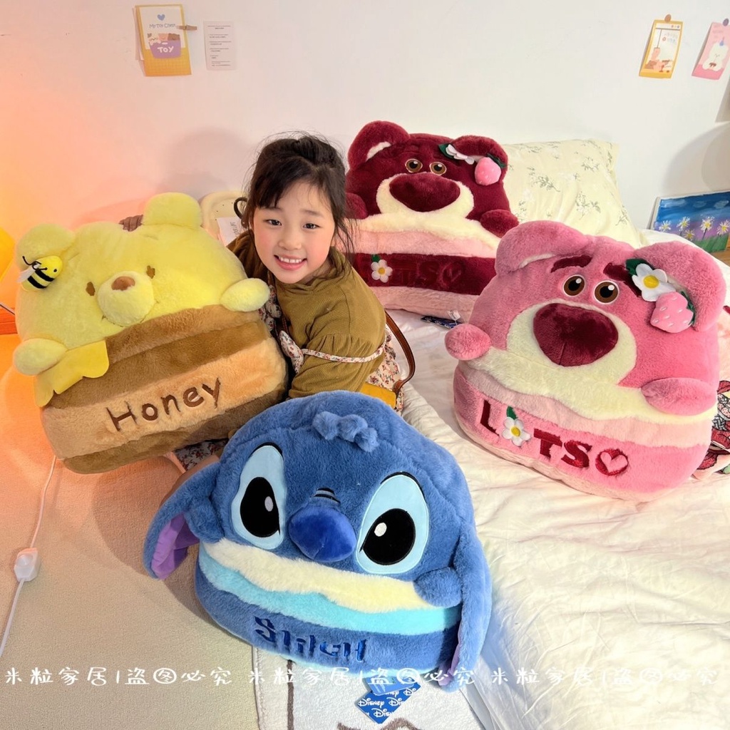 Bộ Chăn Gối Và Gối Hai Trong Một Hình Nhân Vật Disney Dâu Tây Gấu Sử Dụng Kép