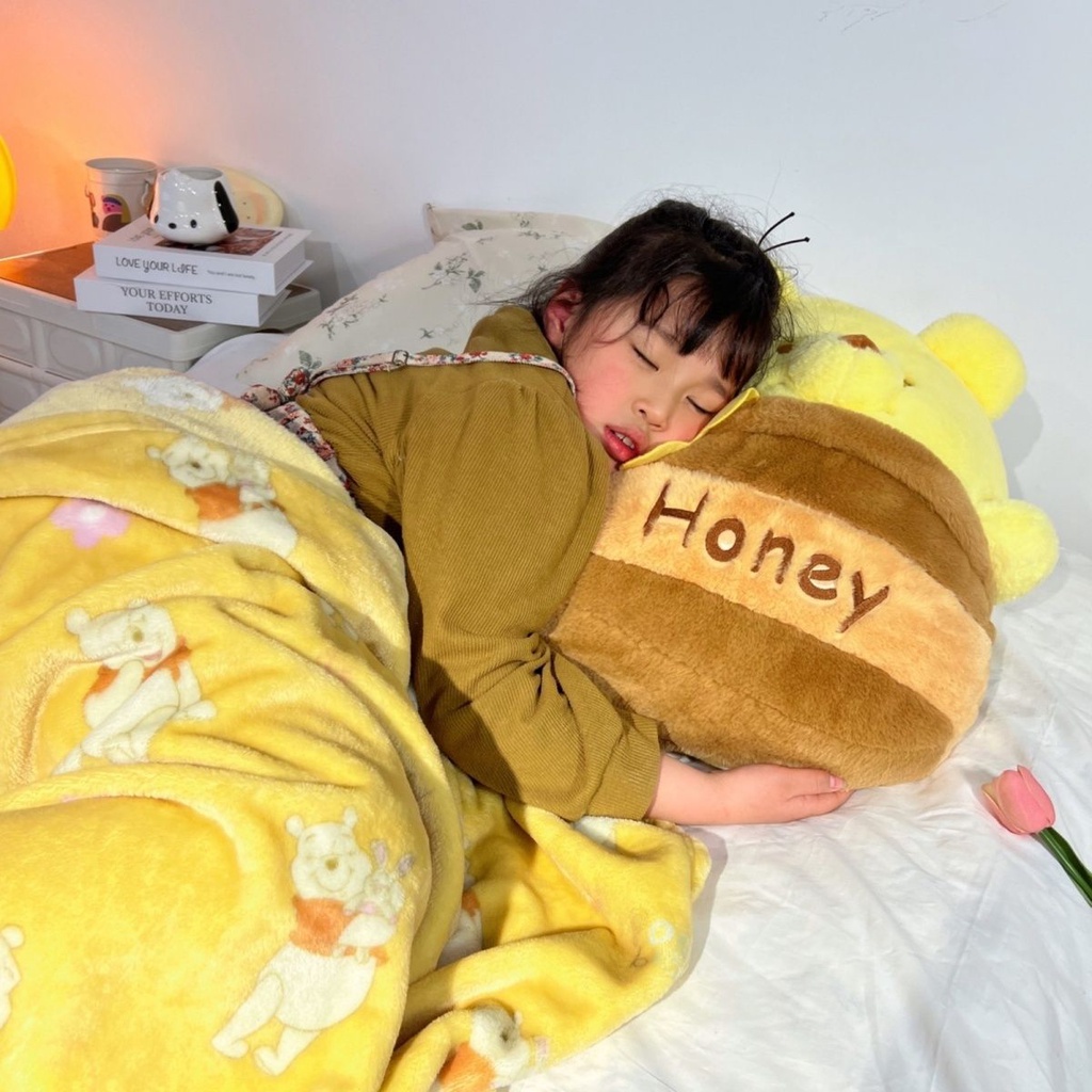 Bộ Chăn Gối Và Gối Hai Trong Một Hình Nhân Vật Disney Dâu Tây Gấu Sử Dụng Kép