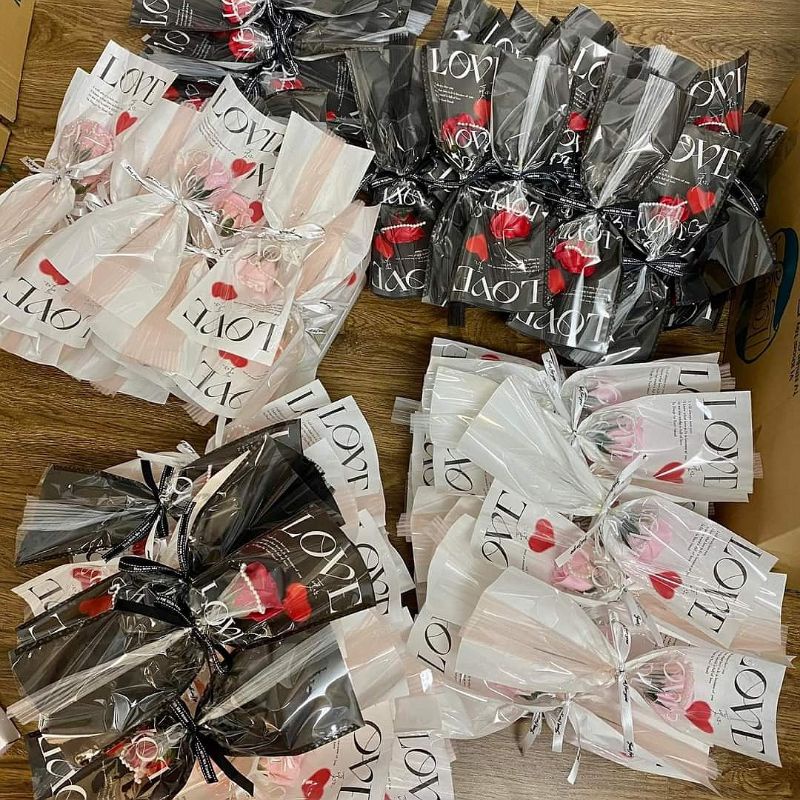 Bó hoa sáp 1 bông giấy LOVE làm quà tặng dịp lễ