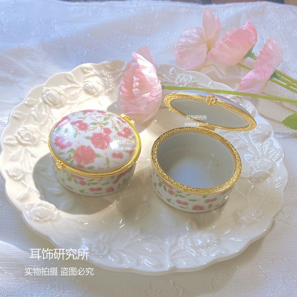 Hộp Đựng Trang Sức Bằng Gốm Phong Cách Retro Có Nắp Đậy Tiện Dụng