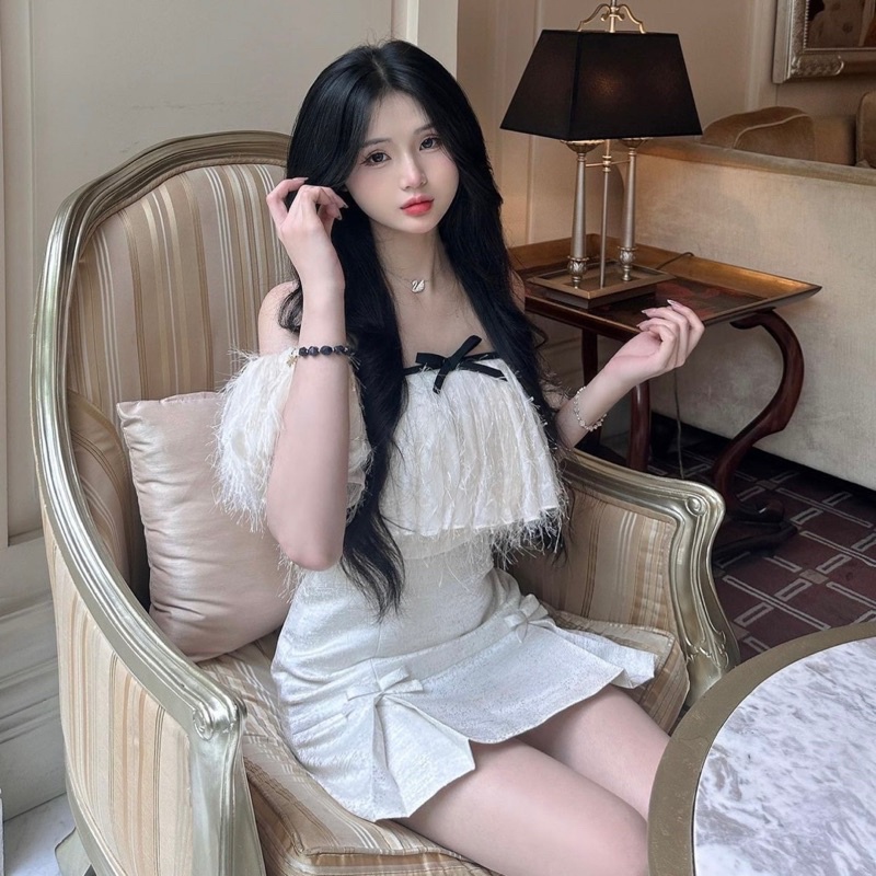 Set Áo Trễ Vai Kim Sa Tơ Hàn Nơ Đen Kèm Chân Váy Chữ A Màu Kem Xẻ 2 Bên