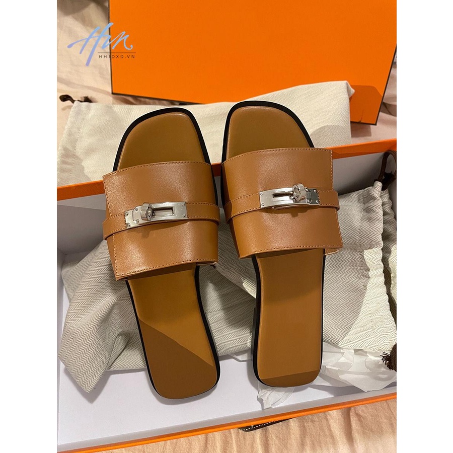 Dép Da Mềm Đế Bằng Cài Khóa Màu Bạc Thời Trang Mùa Hè 2023 Cho Nữ