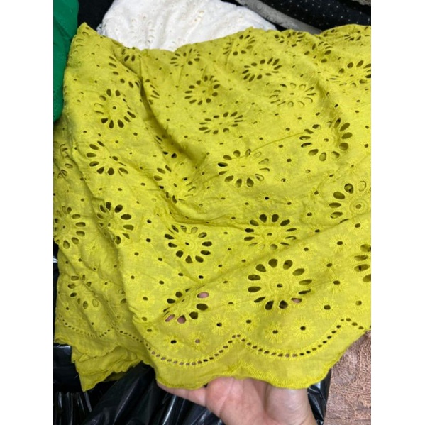 Thô thêu đục lỗ có chân thêu hai biên