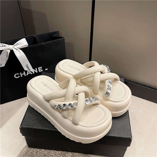 Dép xỏ ngón đế dày Dép lê đế bánh xốp đính đá chéo