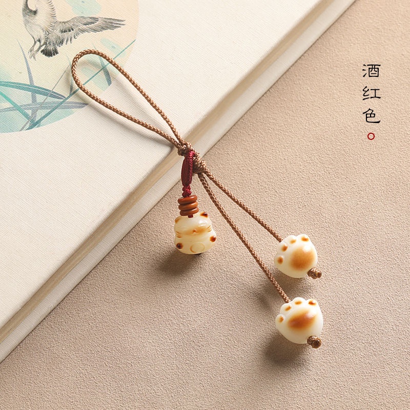 Móc Điện Thoại Hình Bàn Chân Mèo Bằng Than Hoạt Tính Dễ Thương