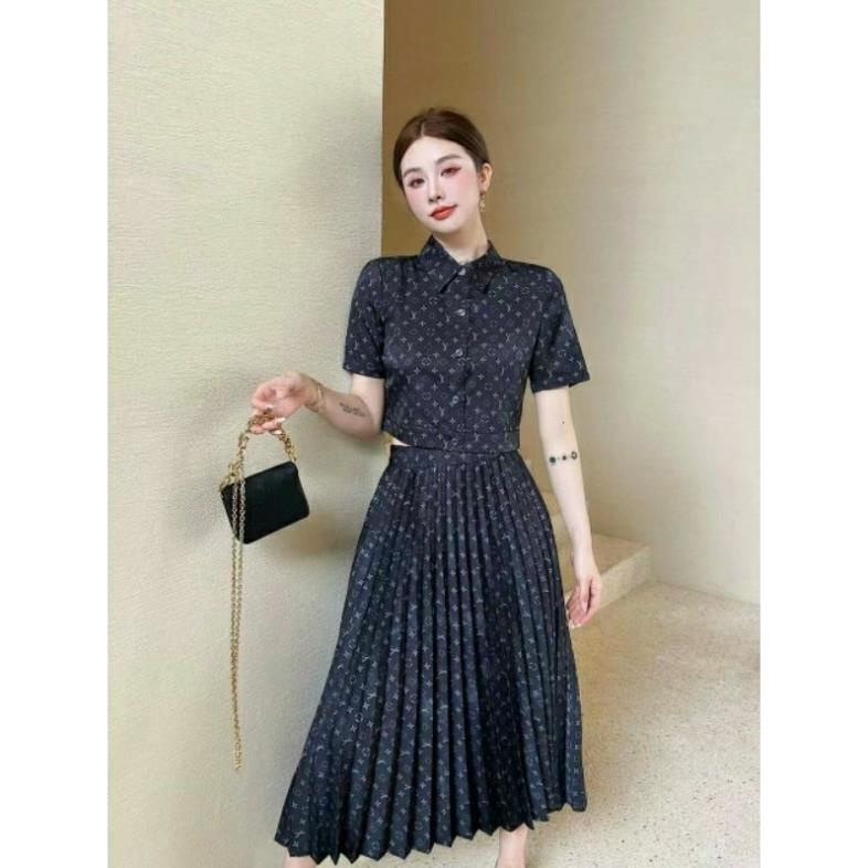 Hàng nhập - Set bộ nữ lụa gồm áo croptop và chân váy dập li, sét đồ thời trang dạo phố cổ lọ cài nút NNQB19.5